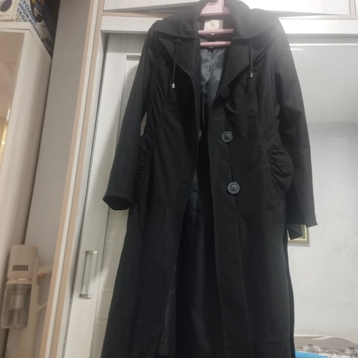 Женский длинный черный плащ