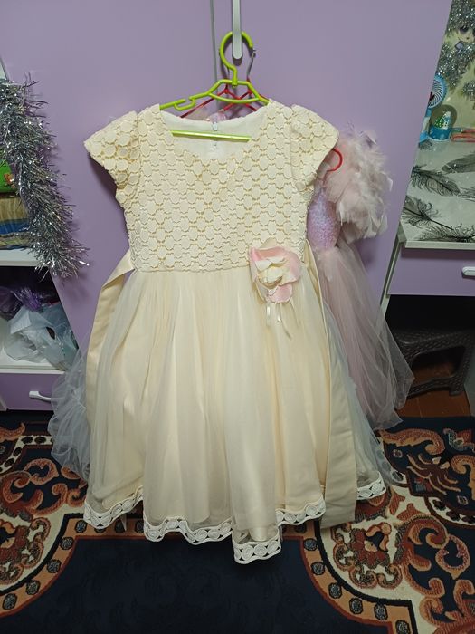 Продам платья нарядные