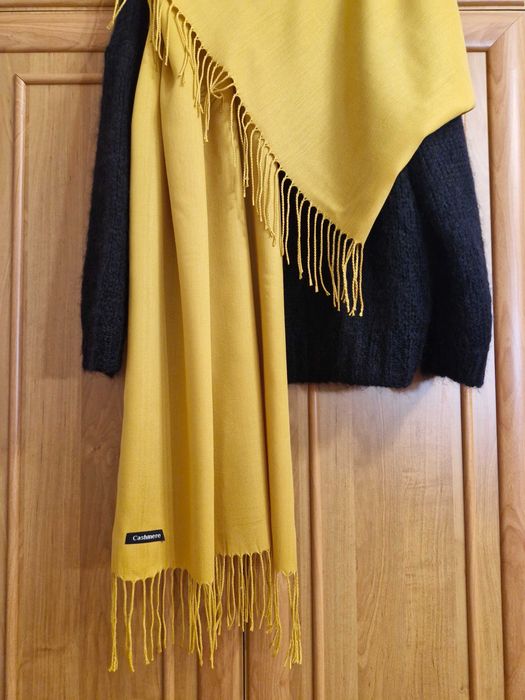 Палантины различных расцветок, новые.