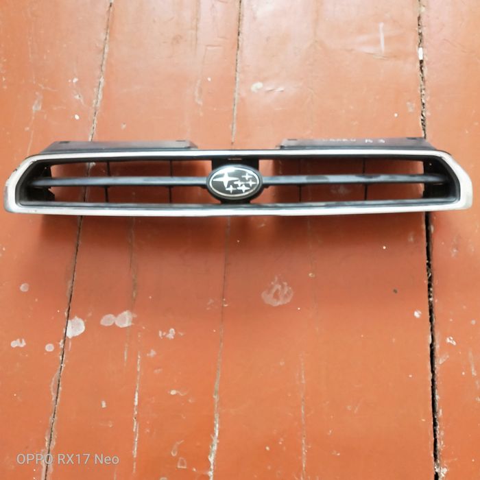 Продам на Субару Легаси В3 решетка.