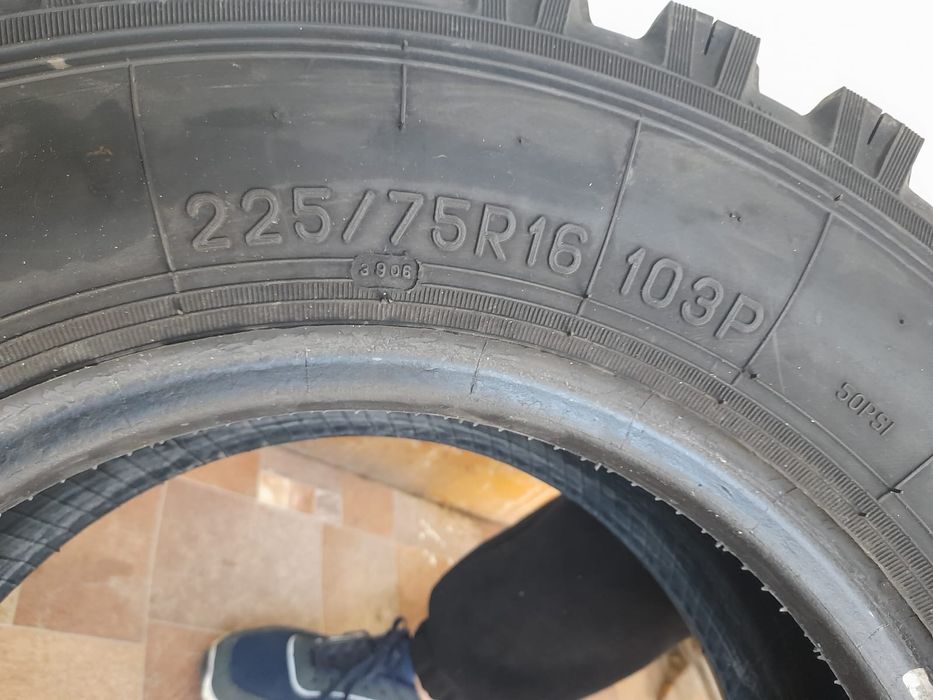 Продаётся резина на УАЗ