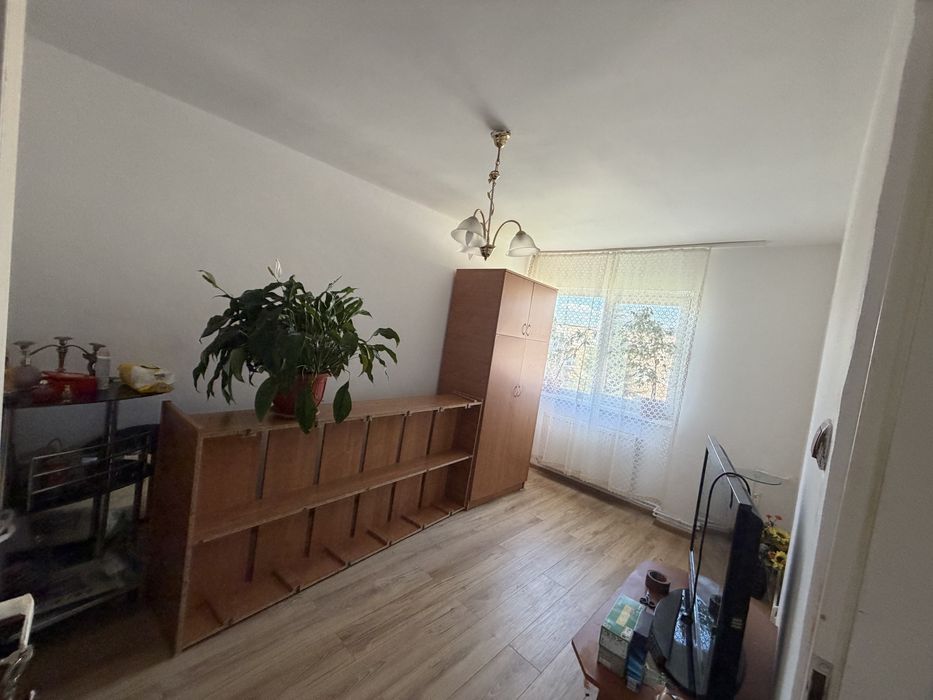 Apartament 3 camere , Etaj 4