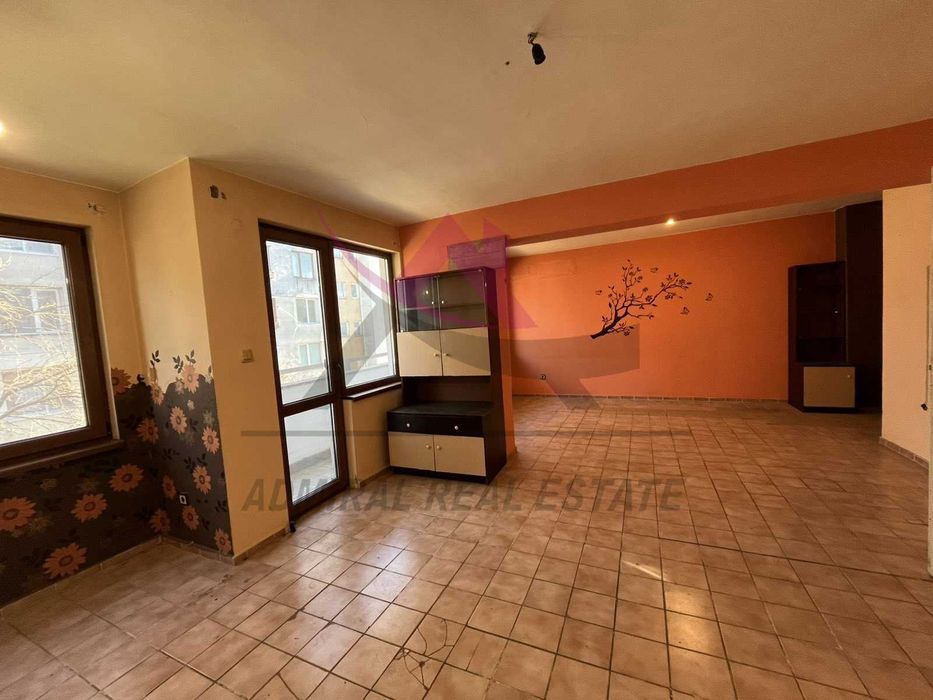 Продава се Тристаен апартамент в Варна, Лятно кино Тракия - 106 кв.м за 1651 €/кв.м - Снимка #1