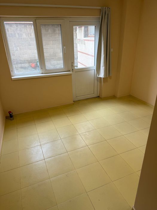 Дава се под наем Гараж / Паркомясто в Варна, Колхозен пазар - 30 кв.м за 154.53 € - Снимка #4