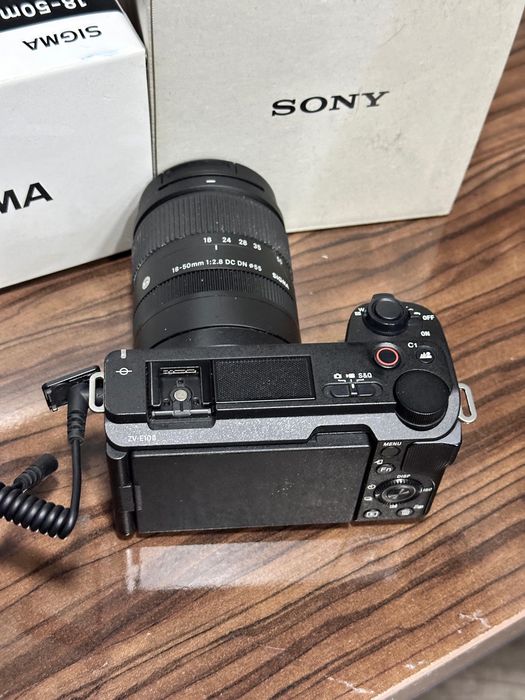 Sony ZV-E10 II + Sigma 18–50 м