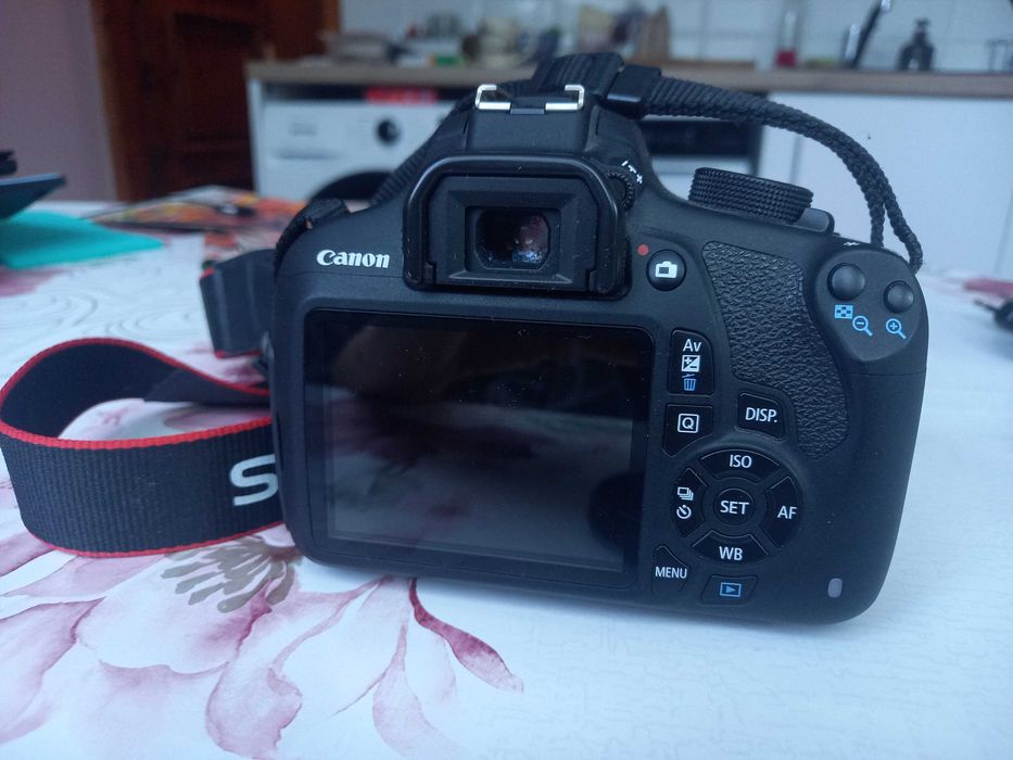 Фотоапарат Canon EOS 1200 D