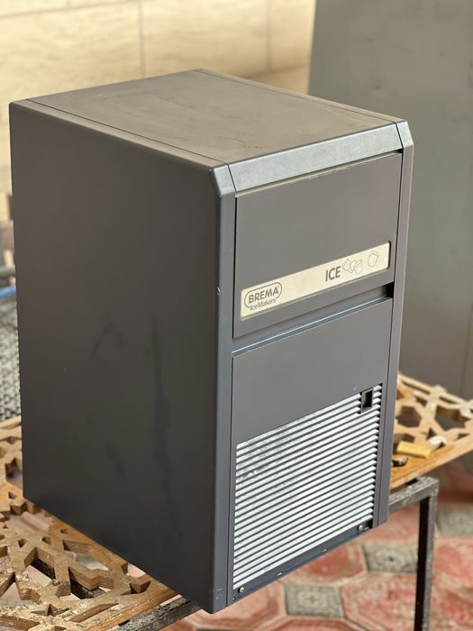 Продам профессиональный льдогенератор BREMA Ice Makers