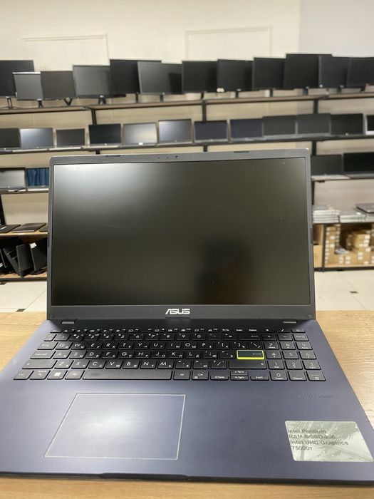 Ноутбук Asus pentium/RAM8/SSD256