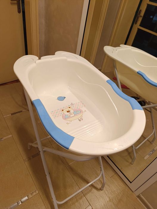 Бебешка вана за къпане със стойка