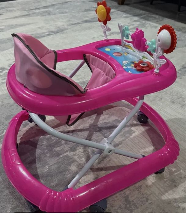 Отдам коробку б/у вещей ходунки игрушки