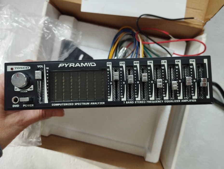 Продавам усилвател еквалайзер за кола Pyramid 705CD