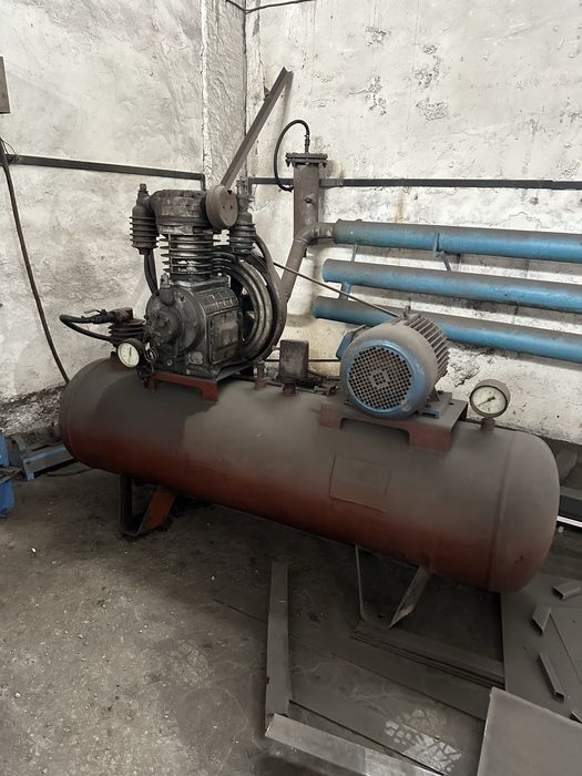 Продам мощный промышленный компрессор (СССР)