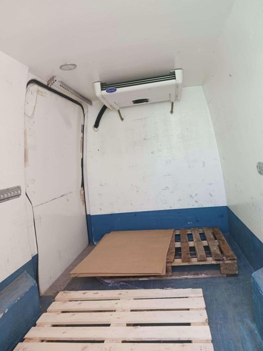 Буса се продава на части!Работеща хладилна камера!