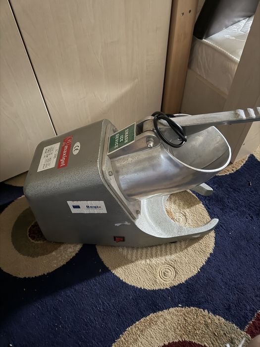 Masina spart gheata  pentru fulgi