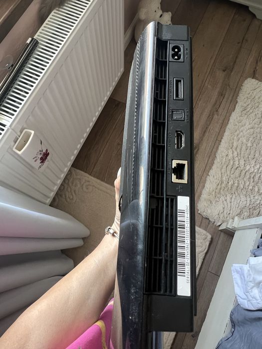 PlayStation 3 Super Slim + controller original Sony + cabluri