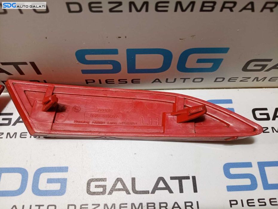 Set Reflectoare Catadioptru Ochi Pisica Stanga Dreapta Spoiler Bara Spate Ford Focus 3 2010 - 2018 Cod BM51-515C0-AE BM51-515B0-AE [M4984] [M4985]