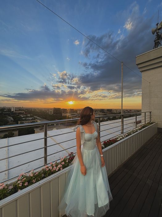 Вечернее платье пышное голубое