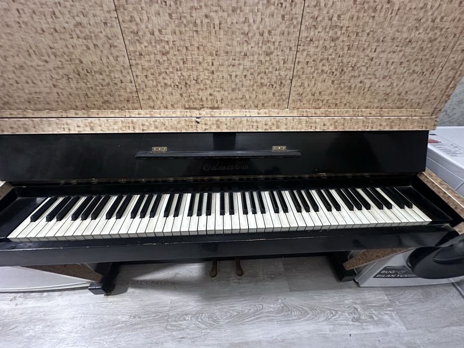 Piyanino sotiladi zor ishlidi hamma joyi ideyal