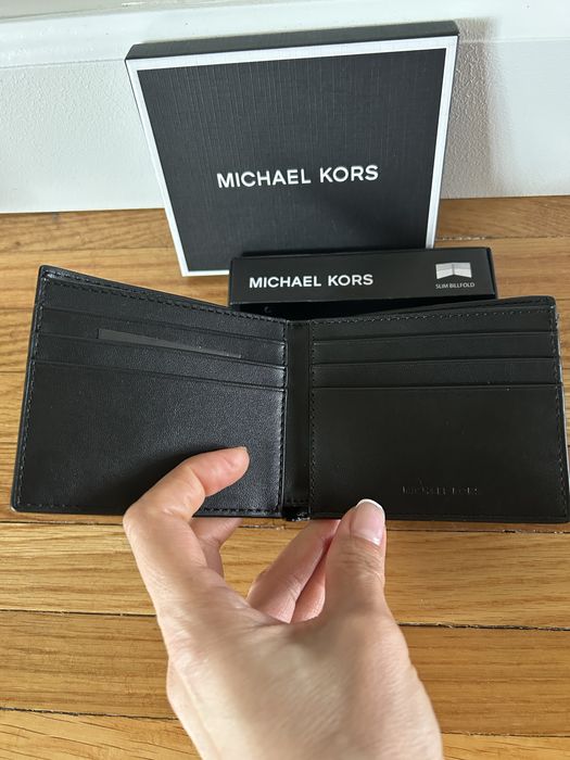 Портфейли Michael Kors и CK и Guess