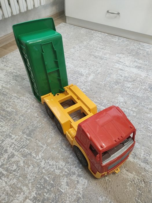 Игрушка самосвал