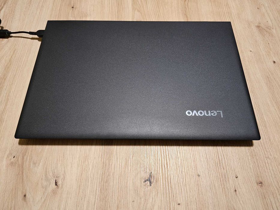 Продавам лаптоп Lenovo v110-15isk