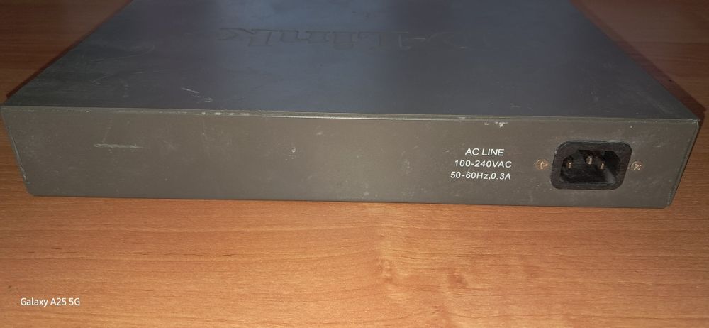 Продам хаб свитч 16 портовый dlink