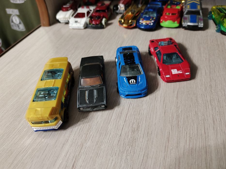 Машинки hot wheels