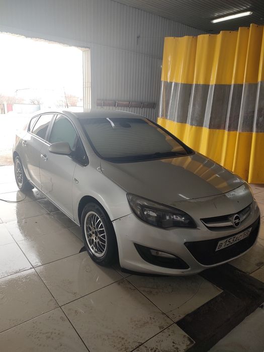 Опел Астра J. 2014.