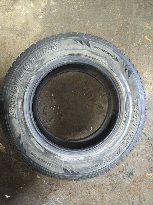 Продам два балона резины 215/70 R16