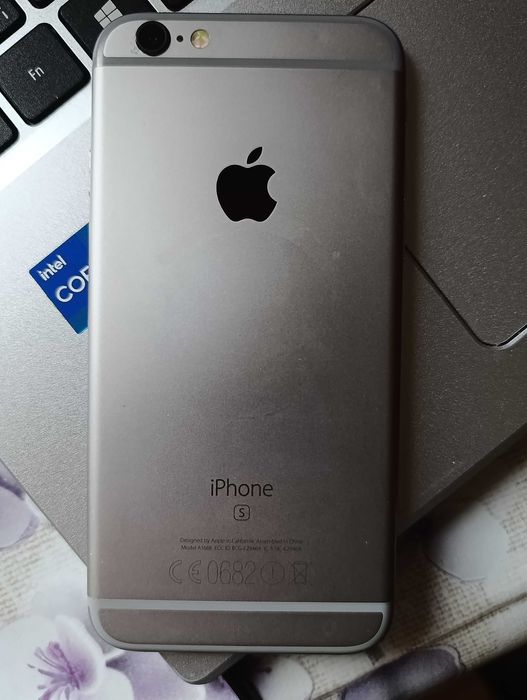 Продавам Iphone 6S