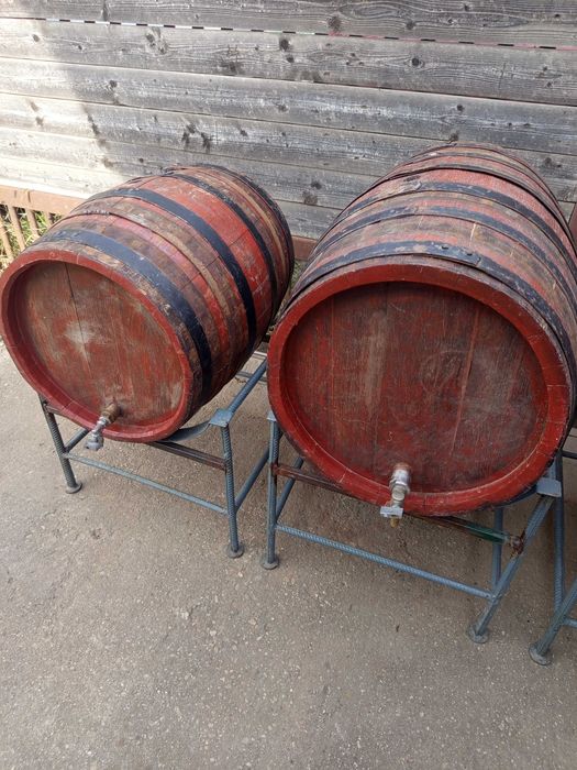 Vând butoaie stejar 100 l cu suport