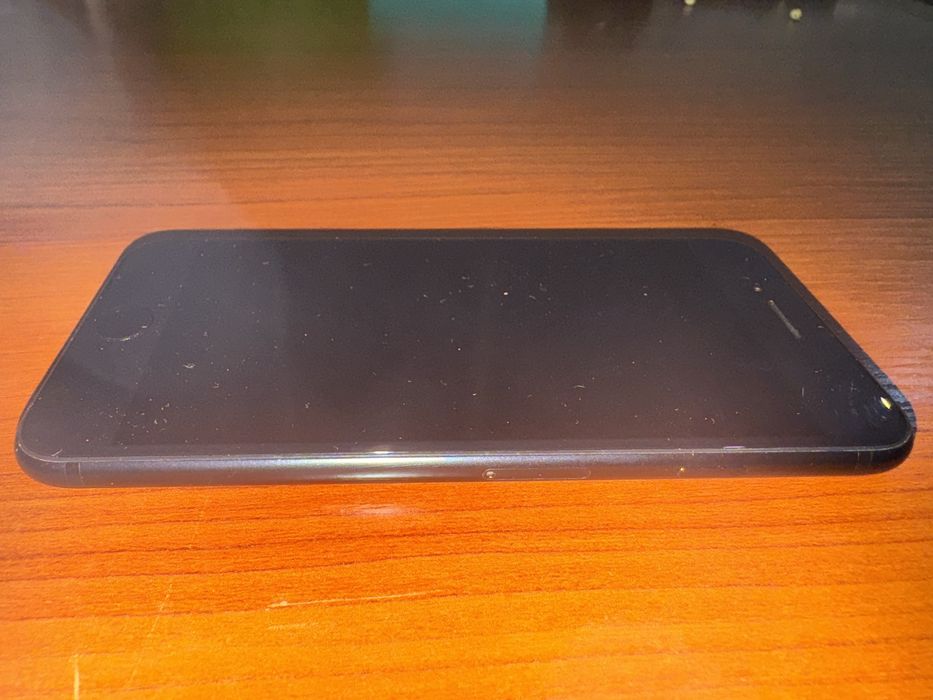 Продам iPhone SE