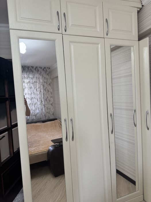 Продам 3-х дверный шкаф