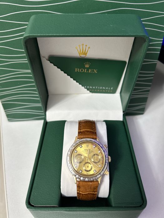 Золотые часы с брилллантами