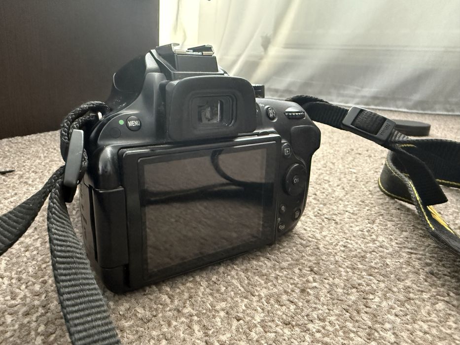 Aparat foto DSLR Nikon D5200 + obiectiv kit 18-55mm VR