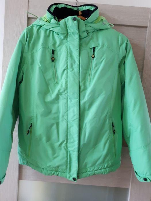 Продам куртку женскую