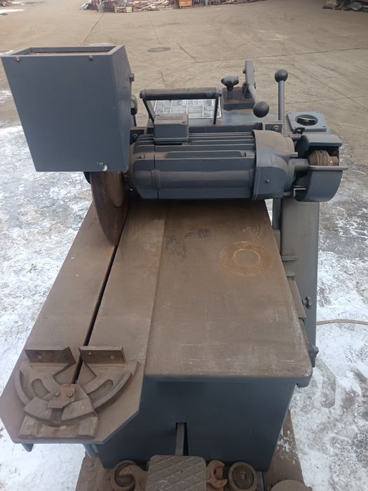 Fierăstrău circular cu pânză metalica de tăiat metal