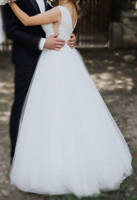 Vand rochie de mireasă elegantă tip A line.