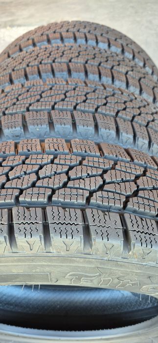 4 anvelope iarna ca noi Firestone 165/70/14C.Pretul este pe bucata.