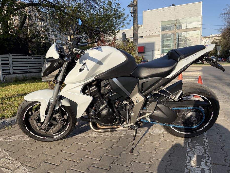 Vând Honda CB1000R