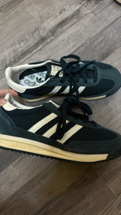 Продам кроссовки Adidas SL72