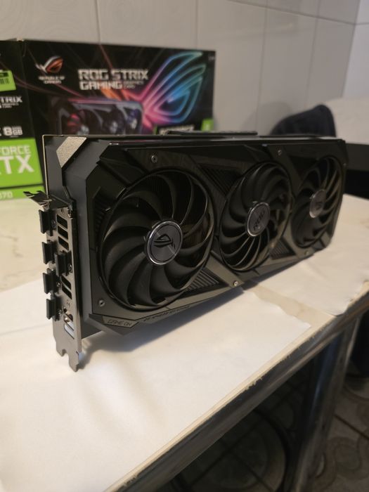 Vând RTX 3070 Strix OC V2