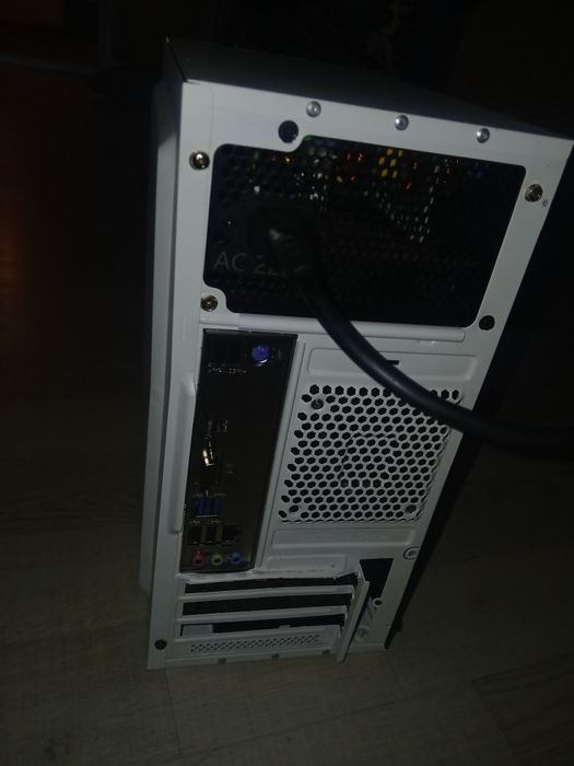 Vand pc stare foarte buna