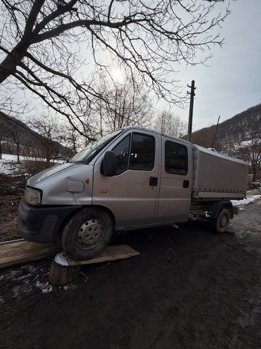Peugeot Boxer cu prelată și 7 locuri