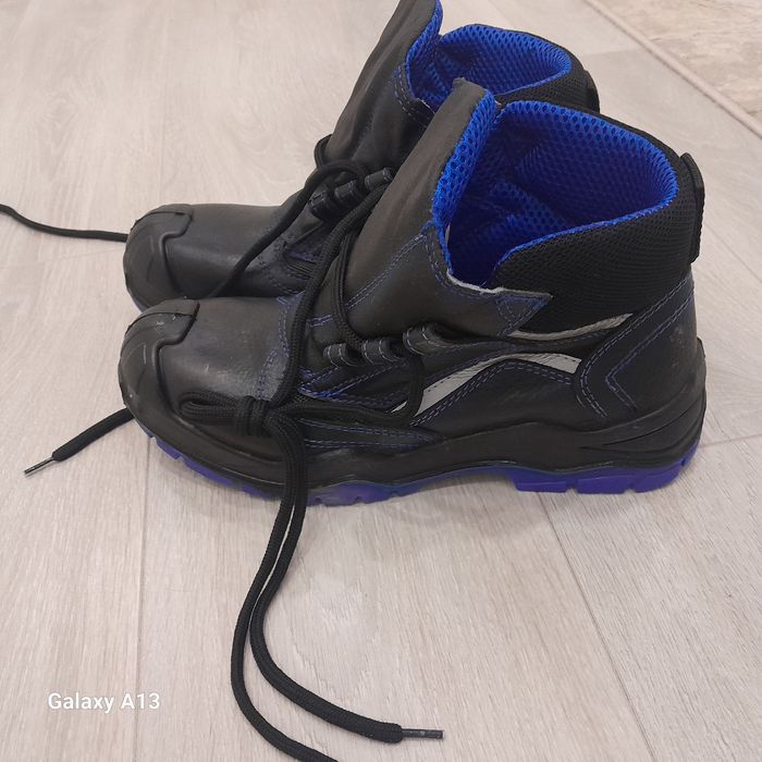 Продоется спецобувь размер 41