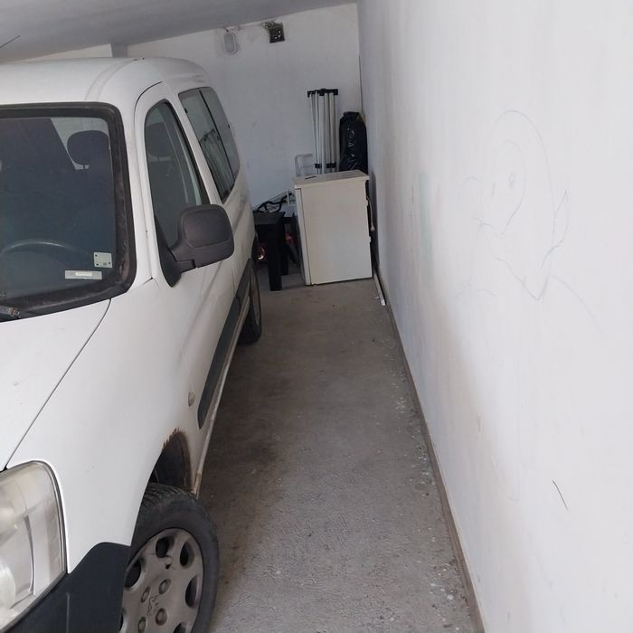 Продавам автомобила