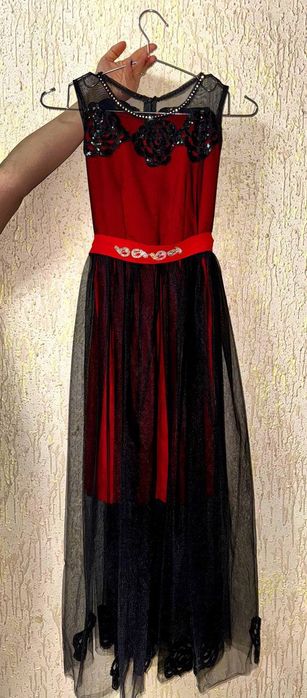 Продам вечернее платые.