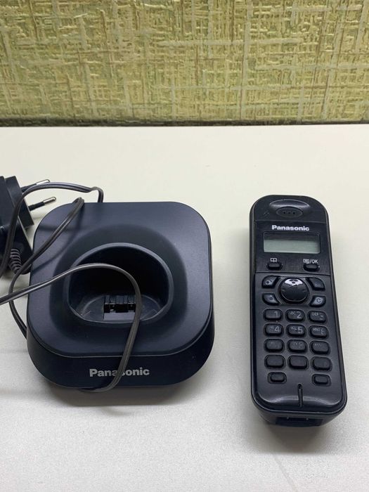 2 ta Panasonic telefon: KX-TG1611UA modeli va 1311BX modeli (zapchast)