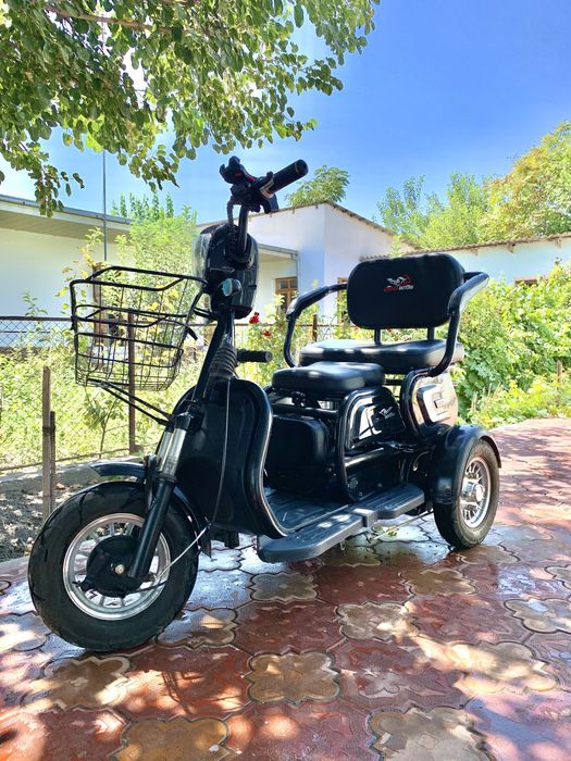 Уч балонли скутер