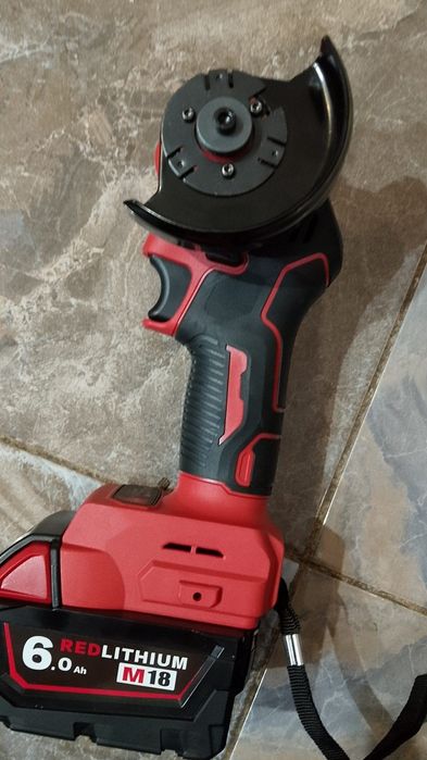 Mini flex milwaukee cu baterie de 6a NOU